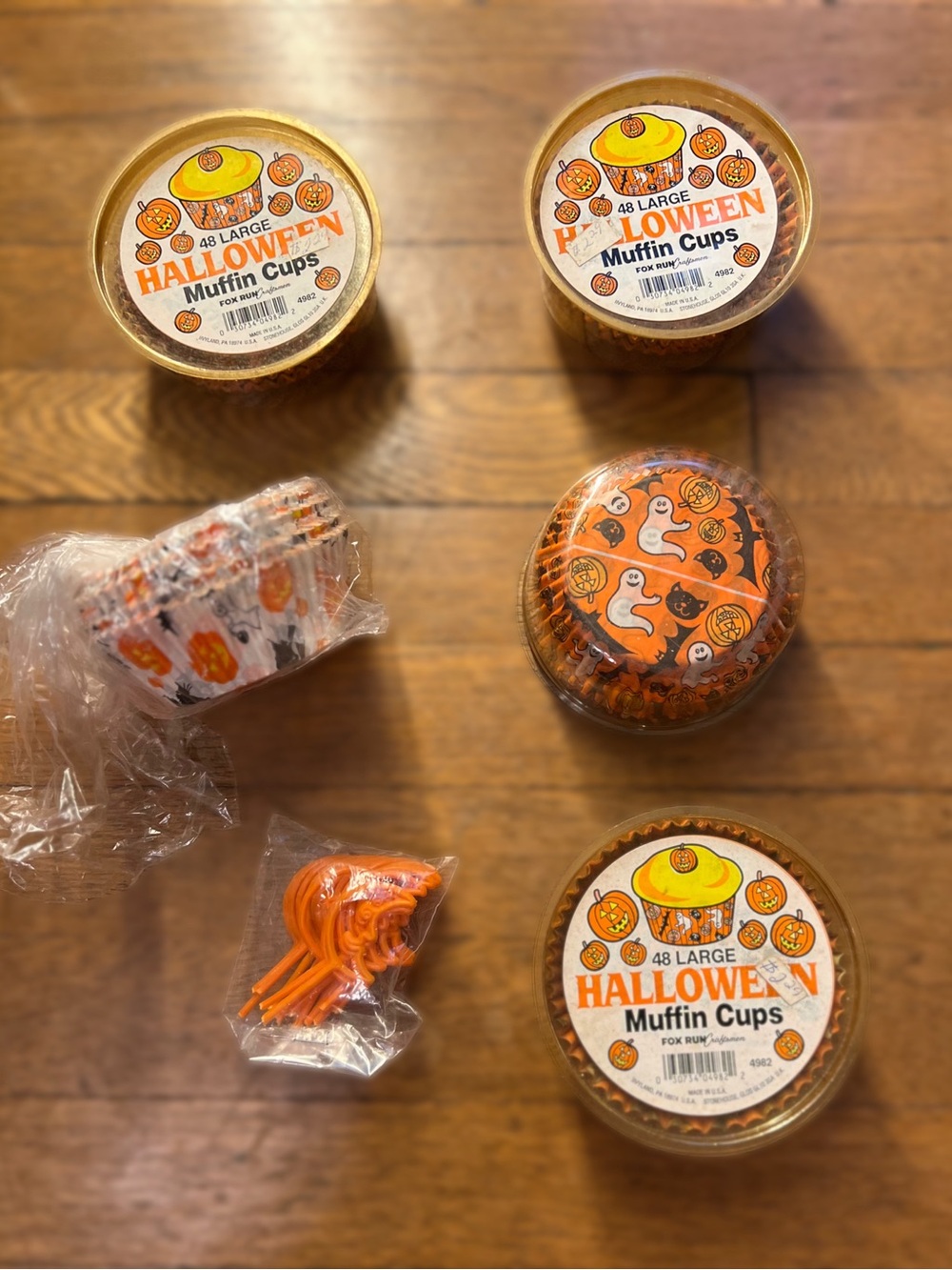 Vintage Halloween Muffin Bundle - Orange and White Halloween Cupcake Liners